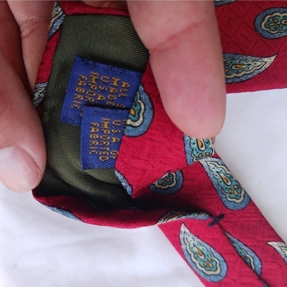 Vintage Chaps Tie Red Blue 100% Silk Made in USA Geometric - Picture 5 of 8
